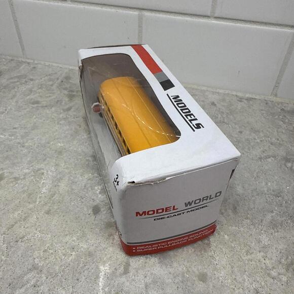 Model World 1:32 school bus die cast model, doors open, lights, sound, pullback - Picture 8 of 8